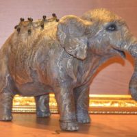 Figurine d'éléphant en papier mâché bricolage