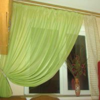 voorbeeld van een mooi raamdecor in de keukenfoto
