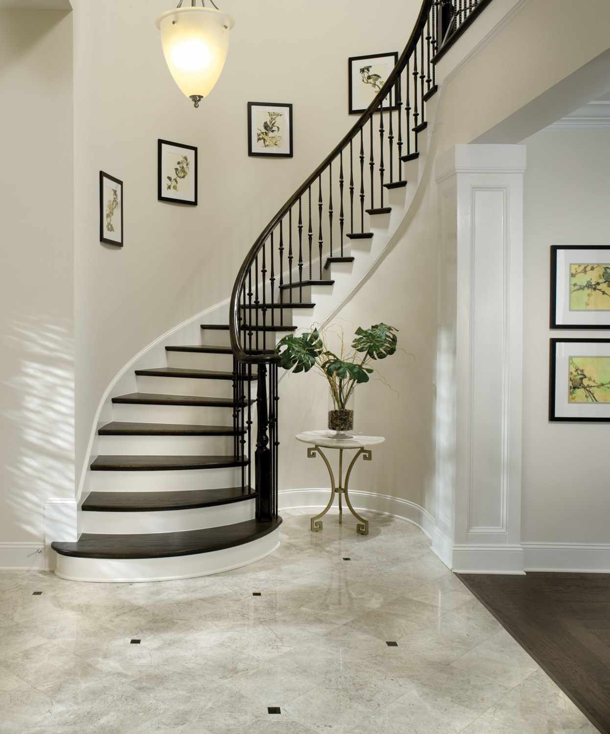 variante d'un escalier de style léger dans une maison honnête