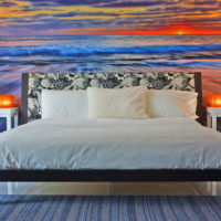 Bord de mer et coucher de soleil sur la peinture murale dans la chambre