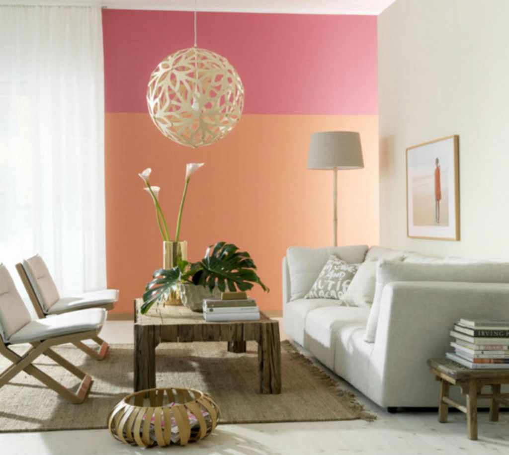un exemple de combinaison de couleurs de pêche inhabituelles dans le décor de l'appartement