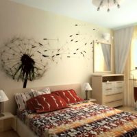 ideja par sienas dekoru vieglu dekorēšanu guļamistabas attēlā