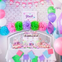 Decorare la stanza dei bambini per il compleanno di una ragazza