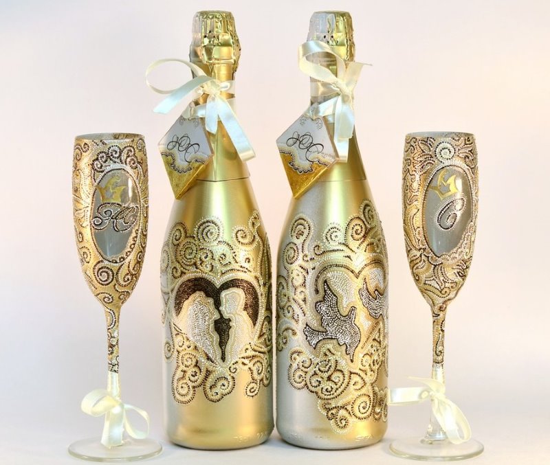 Decorating champagne for a wedding using decoupage technique