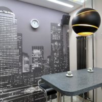 Lampes design et un bar dans un studio
