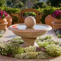 Fontaine décorative en forme de bol dans le décor du jardin
