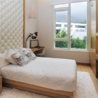 The combination of brown and white colors in the design of the bedroom