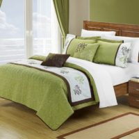 Tessuto color oliva nella decorazione della camera da letto