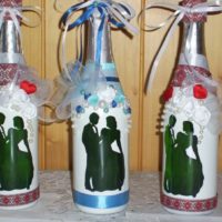 Silhouettes of the bride and groom on wedding bottles