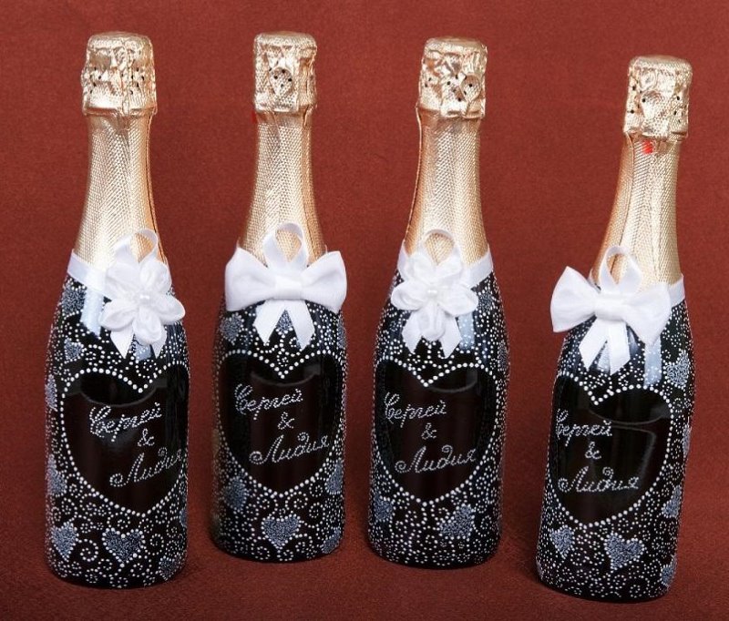 Champagne bottles with the names of the young for the wedding