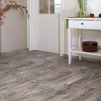Laminate flooring in a country house
