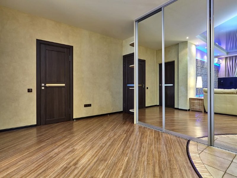 Laminate in the interior of the hallway of a private house