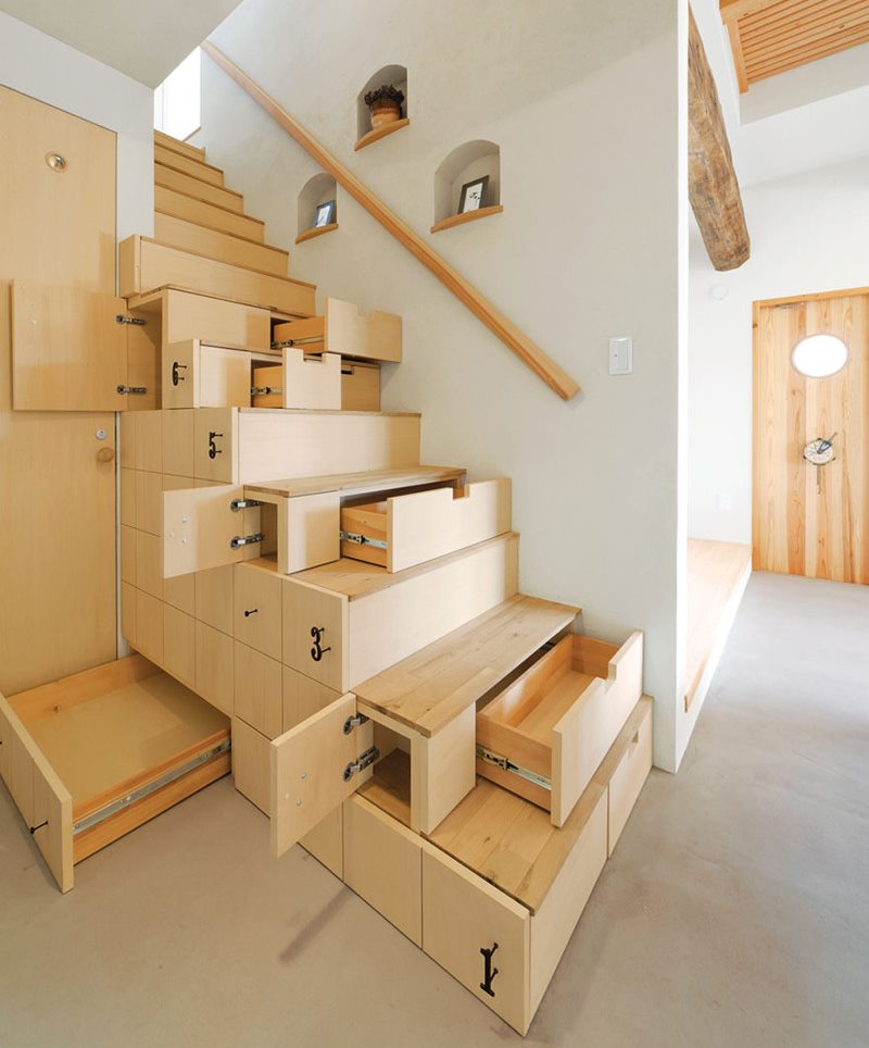 Escalier design avec tiroirs pour ranger de petits objets