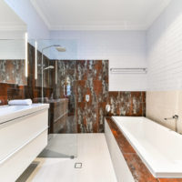Minimālisms vannas istabas interjerā