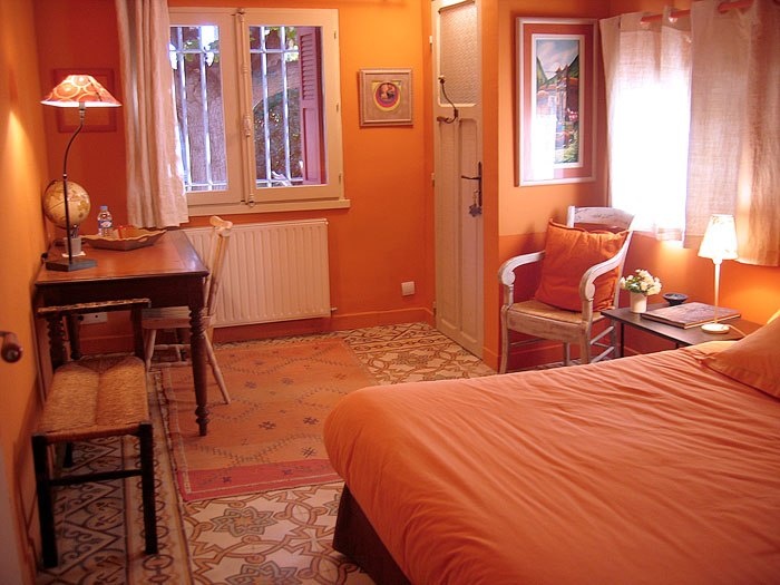 Intérieur de chambre à coucher de style Orange Provence