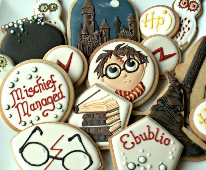 Cookies sur le thème de Harry Potter pour la décoration d'une table pour l'anniversaire d'un enfant
