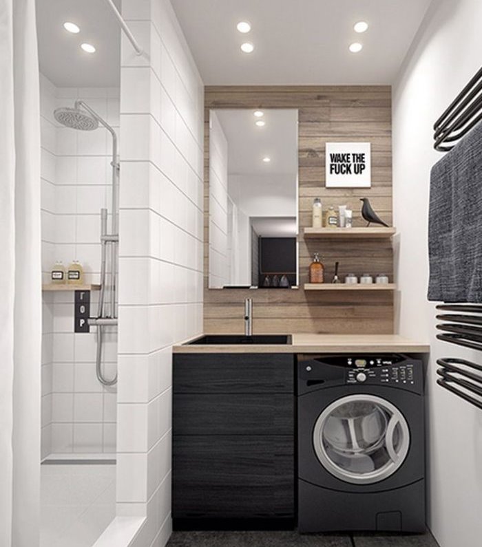 Veļas mazgājamā mašīna blakus izlietnei vannas istabas dizainā