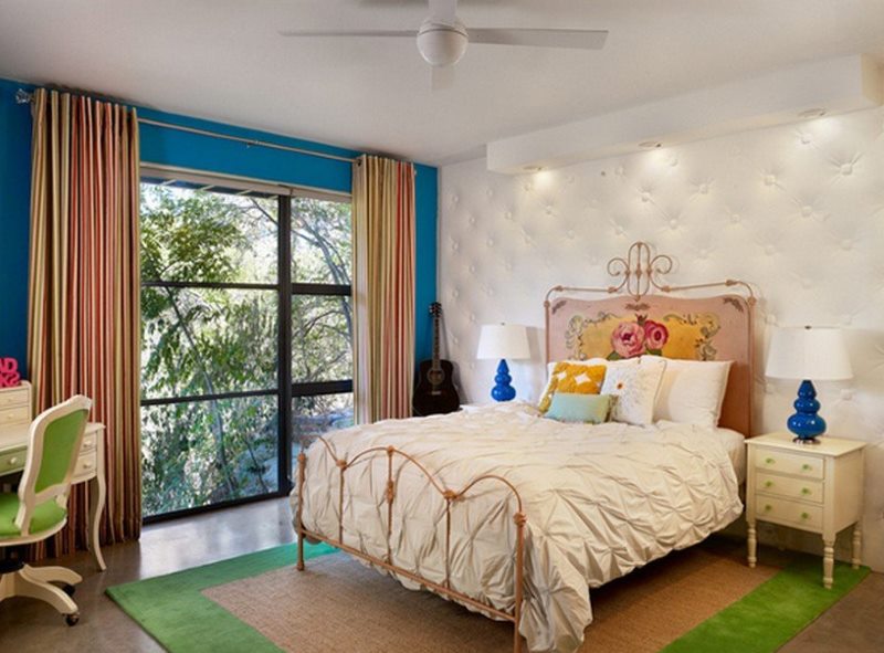 Concevez une chambre dans un style mixte avec des éléments de décoration lumineux