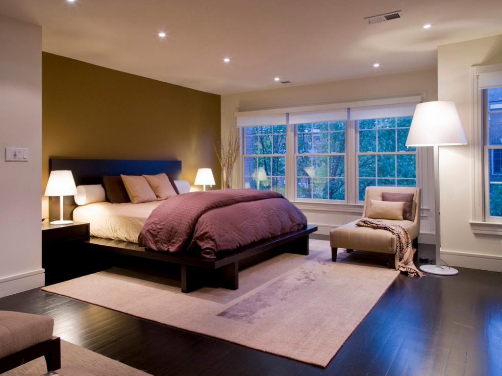 أضواء كاشفة ومصابيح أرضية في تصميم إضاءة غرفة النوم