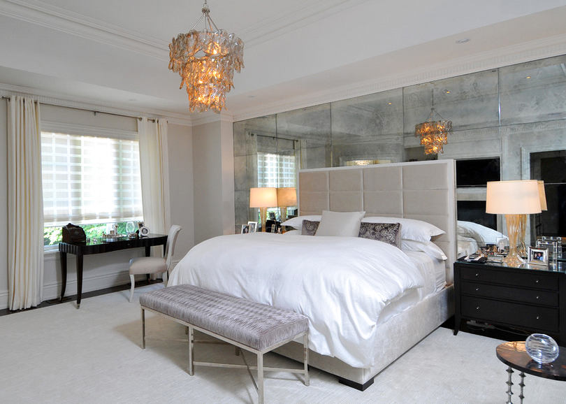 Use of mirror surfaces in room lighting