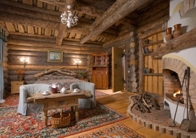 L'abbondanza di legno nel design della sala relax in un bagno russo