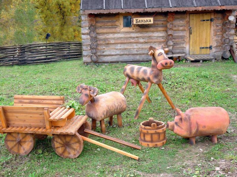 DIY wooden sculptures to decorate the garden