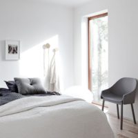 Textiles dans la chambre d'une maison de campagne de style minimaliste