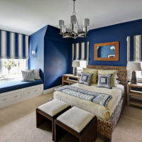 Zilas sienas guļamistabas dizainā