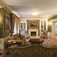 Interno del salone della casa privata di stile classico