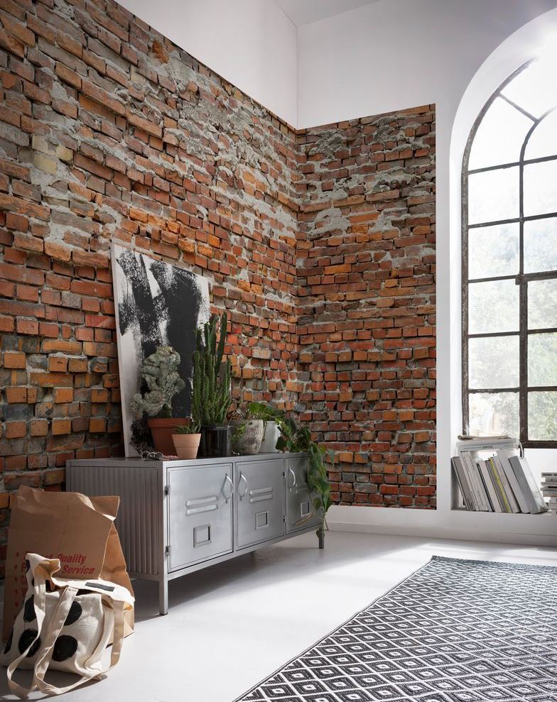 Muro di mattoni nel soggiorno di una casa privata