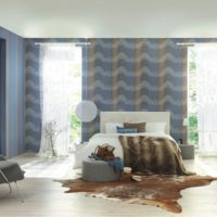 Modernus miegamasis su mėlynais tapetais