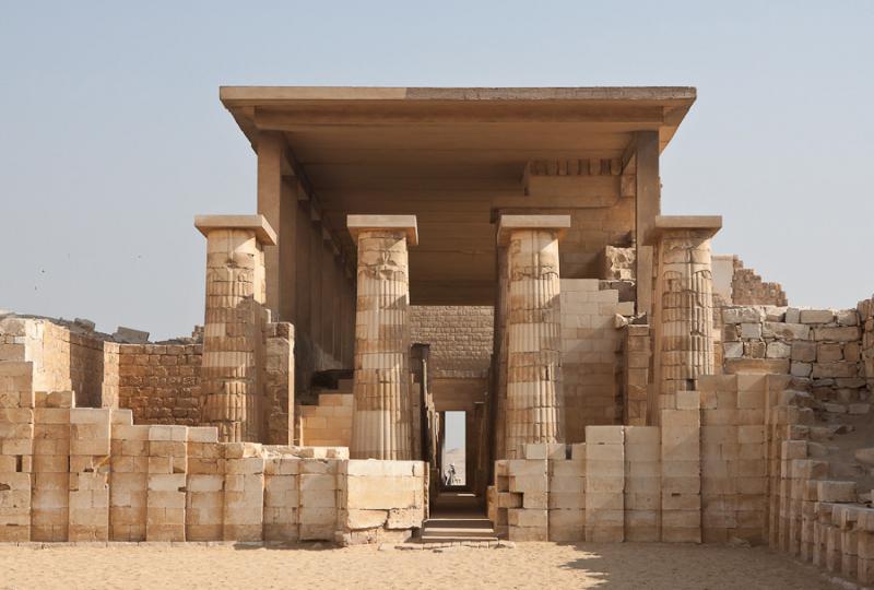 Les premières colonnes de l'histoire humaine conservées en Egypte