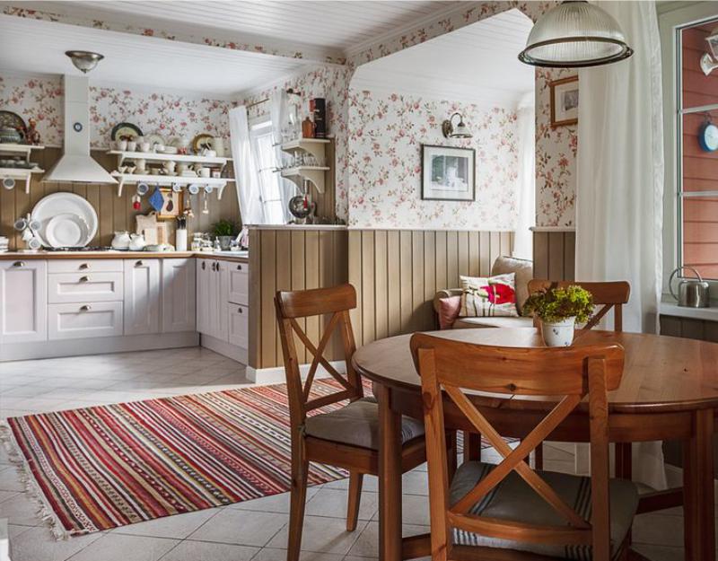 Conception de cuisine d'une maison privée avec papier peint floral