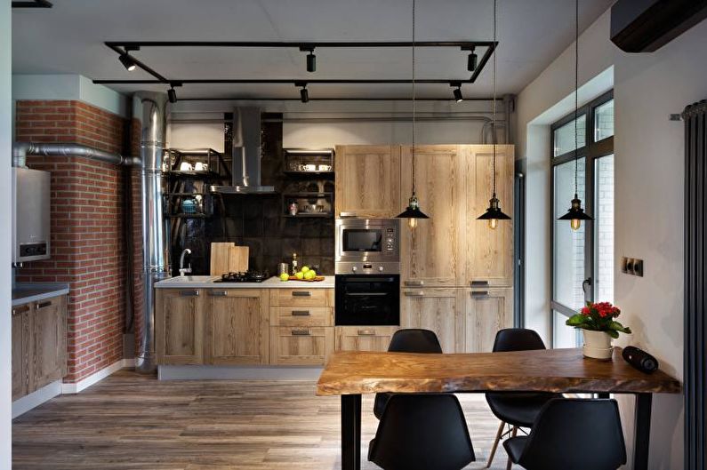 Intérieur de cuisine de style industriel avec chaises noires