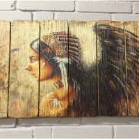 Pannello in legno raffigurante un indiano