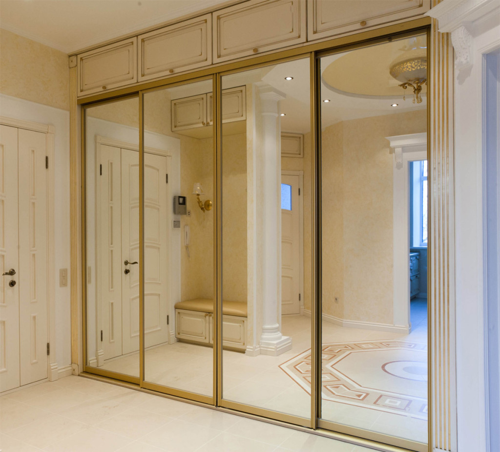 Classic style entrance hall with built-in wardrobe