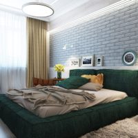 Muro di mattoni grigi nella camera da letto