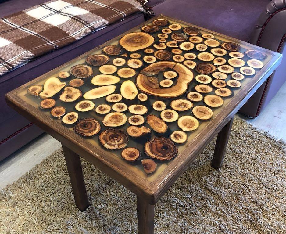 Tavolo creativo in legno e resina epossidica