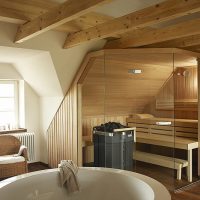 Moderna sauna in soffitta