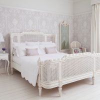 Oriģināla dizaina balta gulta