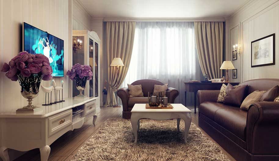 Ādas dīvāns viesistabā ar smilškrāsas sienām