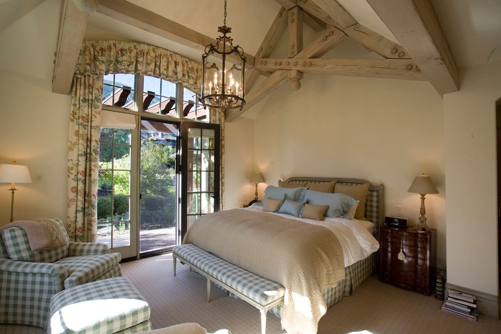 Svijetla kućna spavaća soba u stilu Provencea