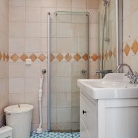 Salle de bain carrelée beige
