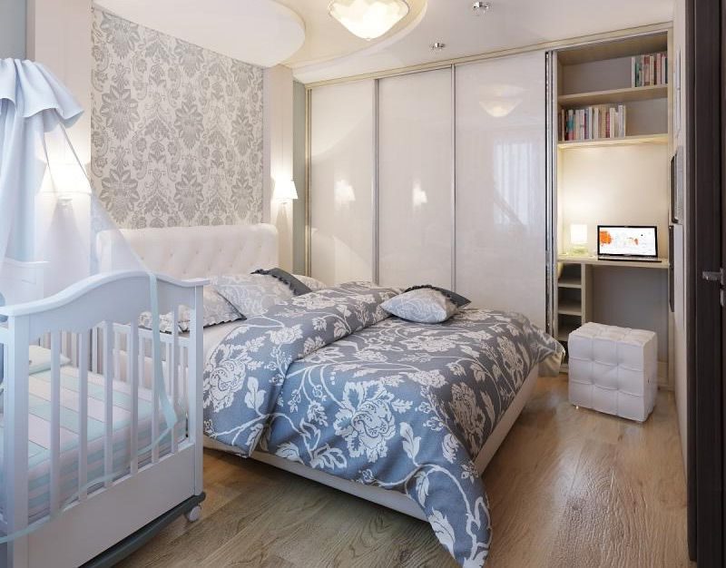 Intérieur d'une petite chambre avec un lit bébé