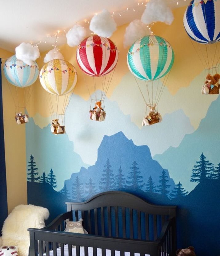 Ballons décorant la chambre pour un nouveau-né