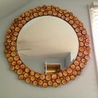 Cadre en bois de petits cercles