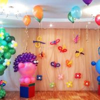Decorazioni luminose della stanza per il compleanno del bambino