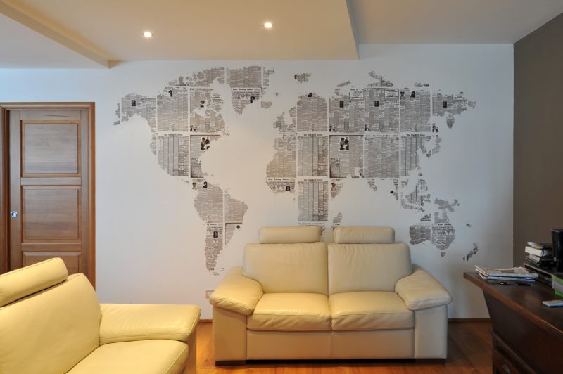 Decorating a room wall with old newspapers