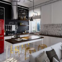Réfrigérateur rouge dans une cuisine moderne