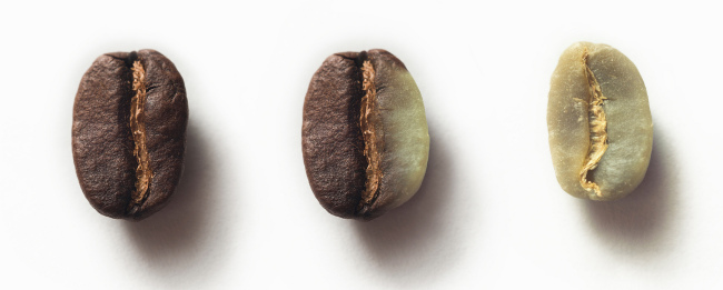Grains de café à différents degrés de torréfaction